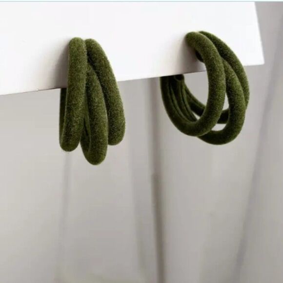 🔅🆕🔅 🧡  Classic Timeless Elegant Minimalist Triple Hoop Velvet Earrings🤎 - Picture 7 of 11